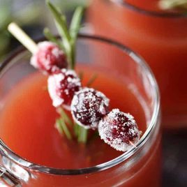 Warm Cranberry Rodia Cider Recipe - acest rapid și ușor de afine cald rodie cidru reteta face sip perfect pentru a rămâne cald și confortabil! // addapinch.com