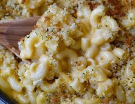 Skillet Mac and Cheese Recipe - Mac and Cheese is the ultimate comfort food! This easy cheesy sauce combined with macaroni and a buttery, crunch topping makes for the creamiest Mac and Cheese! // addapinch.com
