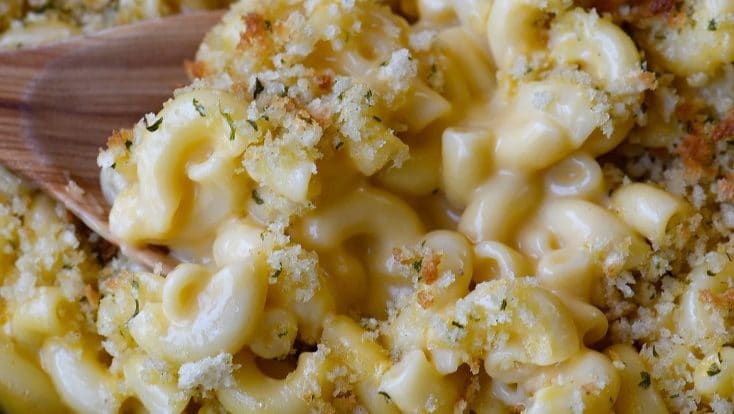 Skillet Mac and Cheese Recipe - Mac and Cheese is the ultimate comfort food! This easy cheesy sauce combined with macaroni and a buttery, crunch topping makes for the creamiest Mac and Cheese! // addapinch.com