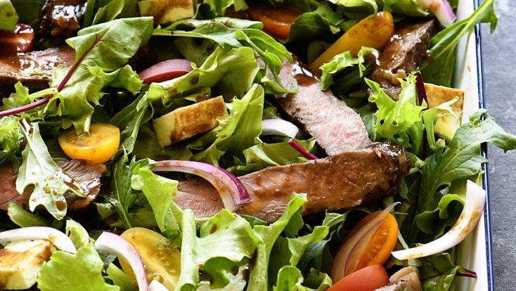 Balsamic Steak Salad Recipe - A hearty balsamic steak salad recipe is served with lots fresh vegetables, mozzarella, fresh basil and a Homemade Balsamic Vinaigrette. // addapinch.com