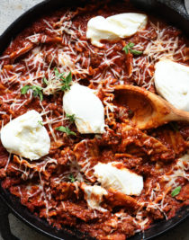 Skillet Lasagna Recipe - This quick and easy recipe is the perfect weeknight solution for the lasagna lover! Made in one pan, this skillet recipe is a definite favorite! // addapinch.com