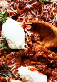 Skillet Lasagna Recipe - This quick and easy recipe is the perfect weeknight solution for the lasagna lover! Made in one pan, this skillet recipe is a definite favorite! // addapinch.com
