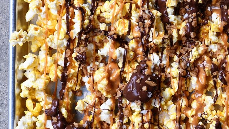 Caramel Crunch Popcorn Recipe - This quick and easy crunch popcorn recipe is perfect for the sweet and salty lover! Ready in minutes! // addapinch.com