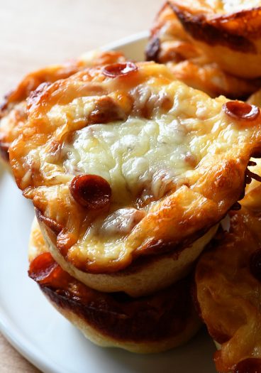 Deep Dish Pizza Cups Recipe - These deep dish pizza cups make a fun and delicious way to serve everyone's favorite pizza! // addapinch.com