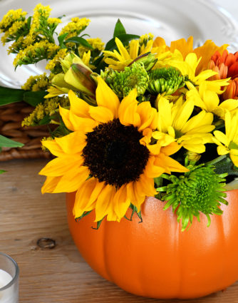 Simple Fall Floral Arrangement - This fall floral arrangement takes just a few minutes to pull together for a show stopping seasonal arrangement! // addapinch.com