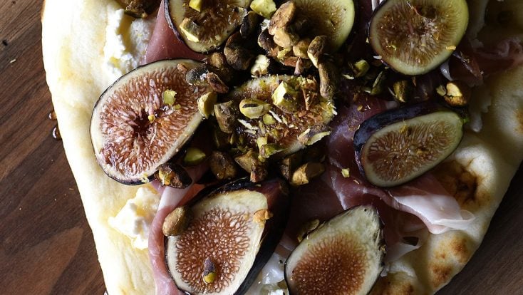 Honeyed Prosciutto Fig Flatbread Recipe - This quick flatbread recipe makes an elegant appetizer recipe that is just as scrumptious as it is beautiful! // addapinch.com