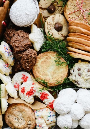 Christmas Cookie Tray - Build a beautiful Christmas Cookie Tray full of all those favorite Christmas cookies they are sure to love! // addapinch.com