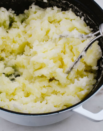 Easy Mashed Potatoes Recipe - These are truly the perfect mashed potatoes! Buttery, creamy, fluffy and absolutely delicious, they are so easy to make and always a family favorite! // addapinch.com