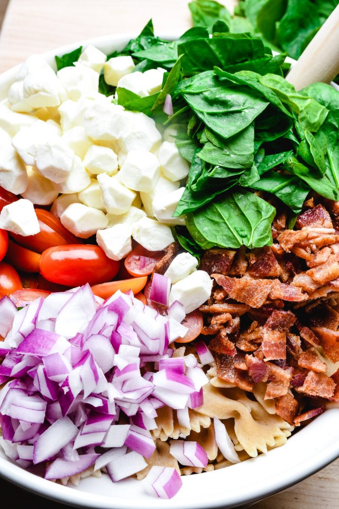 BLT Pasta Salad Recipe - Everyone's favorite bacon, lettuce, and tomato has a fresh spin in this pasta salad recipe. Perfect for lunch or a light supper! // addapinch.com