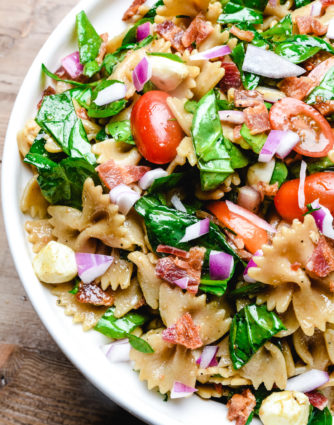 BLT Pasta Salad Recipe - Everyone's favorite bacon, lettuce, and tomato has a fresh spin in this pasta salad recipe. Perfect for lunch or a light supper! // addapinch.com