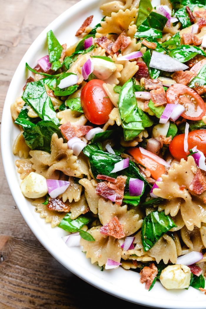 BLT Pasta Salad Recipe - Everyone's favorite bacon, lettuce, and tomato has a fresh spin in this pasta salad recipe. Perfect for lunch or a light supper! // addapinch.com