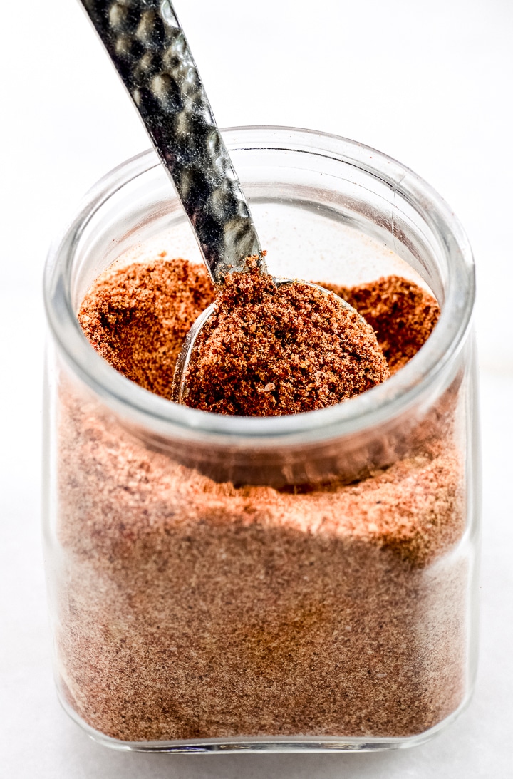 Homemade Taco Seasoning Recipe - This easy homemade taco seasoning mix is made with just five ingredients and with no preservatives! Great for tacos, fajitas, and so much more! // addapinch.com