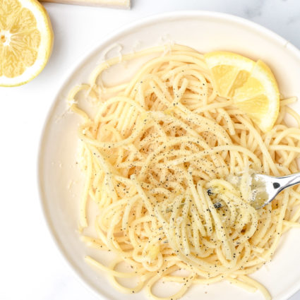 This Lemon Parmesan Pasta Recipe is a quick and easy pasta recipe that makes the perfect back pocket recipe for busy weeknights. Ready in less than 15 minutes! // addapinch.com