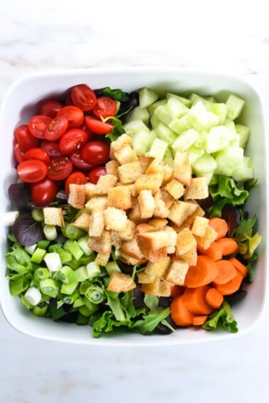 This simple salad recipe makes the best house salad that goes with anything! Made with simple greens and add-ins, this is the side salad of all side salad recipes! // addapinch.com