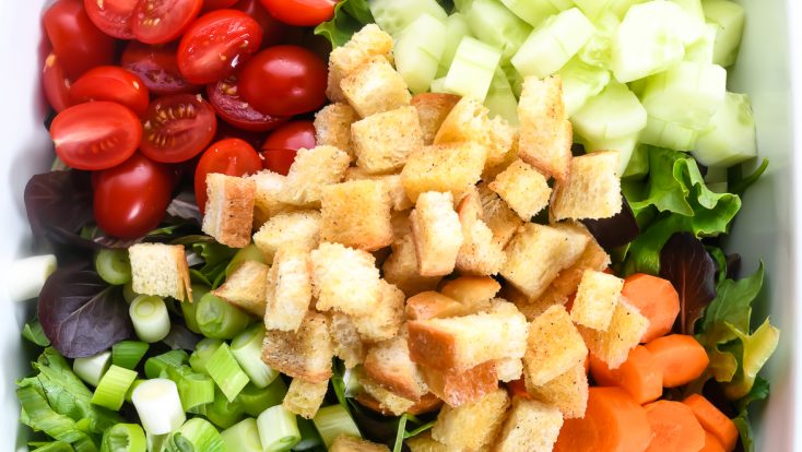 This simple salad recipe makes the best house salad that goes with anything! Made with simple greens and add-ins, this is the side salad of all side salad recipes! // addapinch.com