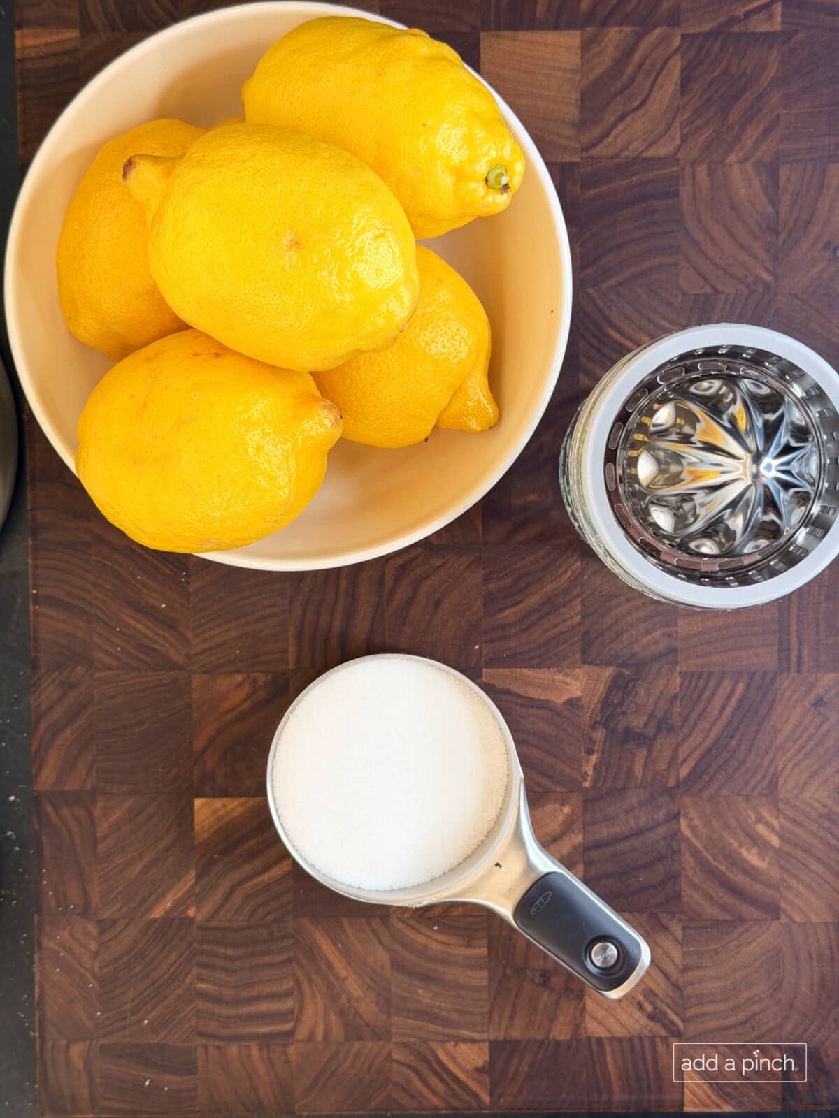 Ingredients for fresh homemade lemonade on a walnut surface.