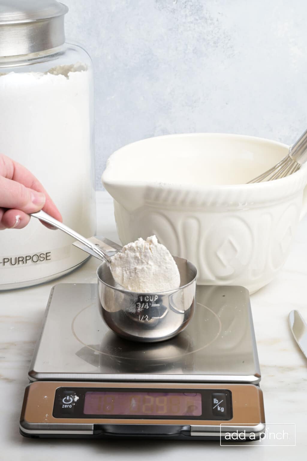 How to Measure Flour Correctly: The Right Way (Spoon & Level + Weighing ...